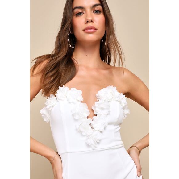 NWT Lulus Gorgeous Wonder White 3D Floral Applique Strapless Mini Dress Size M - Picture 4 of 8